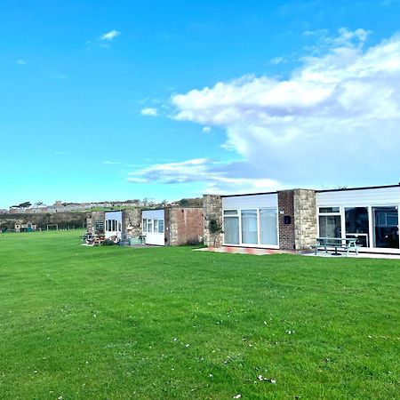 Chine Cottage Self-Catering Coastal Bungalow In Rural West Wight Freshwater Exterior photo